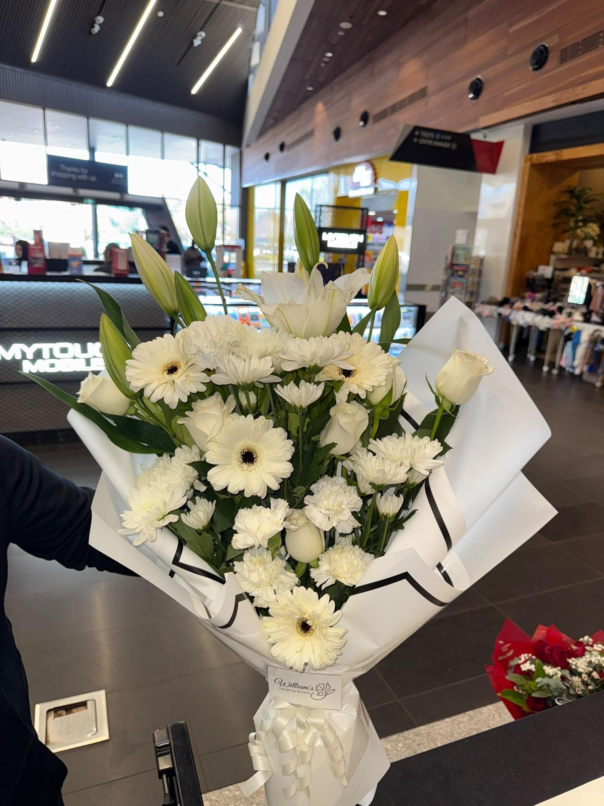 Snowy Bloom White Bouquet