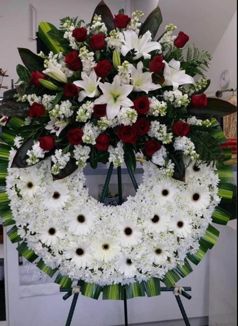 Red & White Standing Wreath
