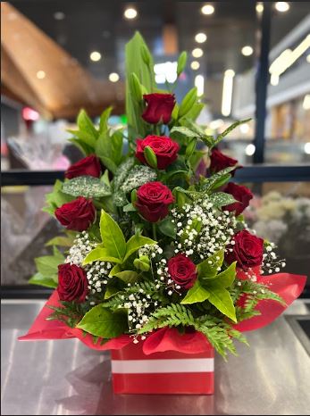 Passionate Dozen Roses Box
